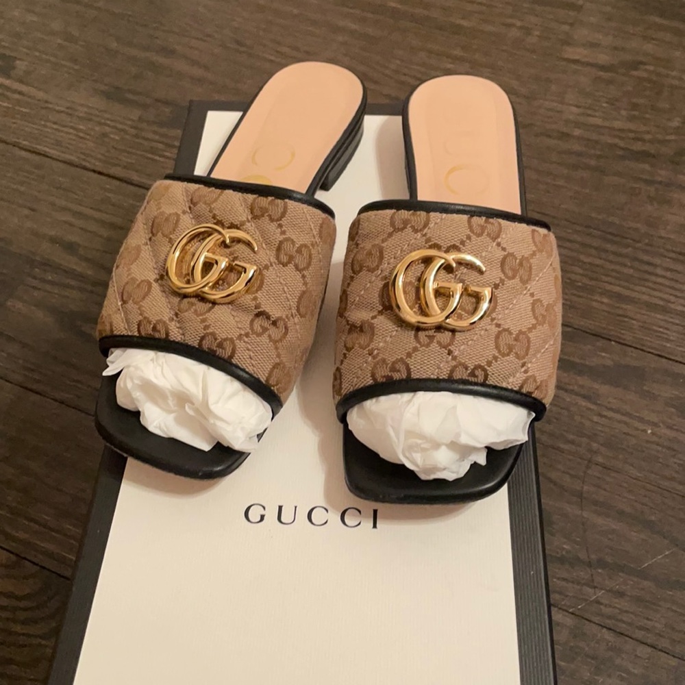 COPY - Gucci slides !!! Worn a few times